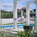 Villa Vi