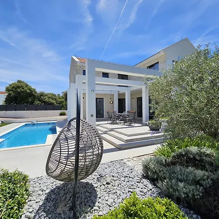 Vi Villa *