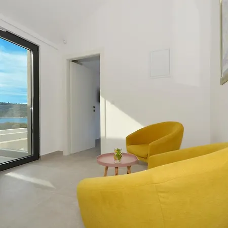 Vi Villa *